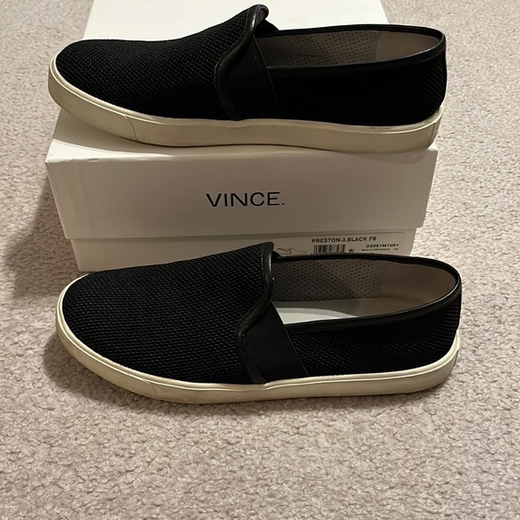 Vince black slip on casual sneaker. Fabric. Size 8 1/2 - Picture 3 of 7